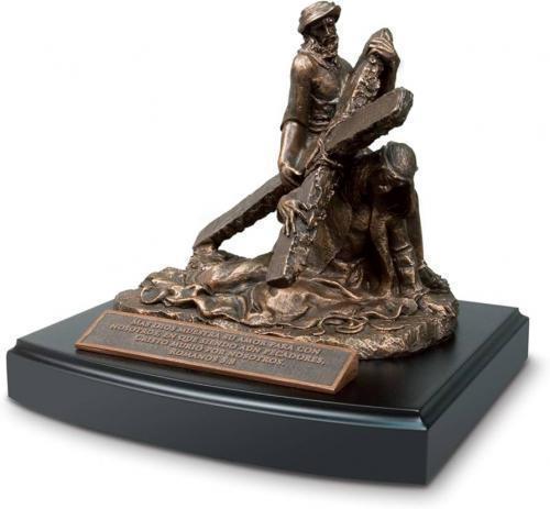 Sculpture of Jesus and the Cross, Romans 5:8
