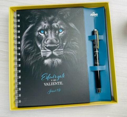 Pack Libreta + Bolígrafo “Esfuérzate y Sé Valiente”